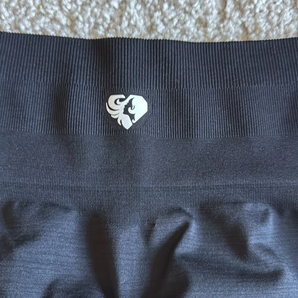 Women’s Best Black Biker Workout Shorts size Small - Picture 2 of 6